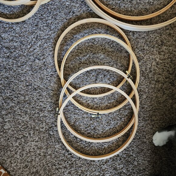 Lot of 9 Embroidery/Quilting Hoops 17in,14in, 10in, 8in, 7in - Picture 6 of 6